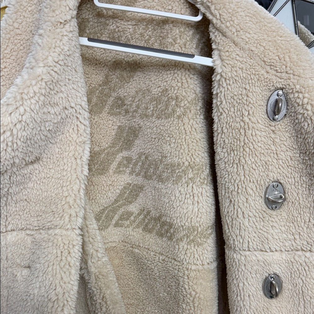 Cozy Shearling-Like Jacket Packets Inside And Out… - image 1